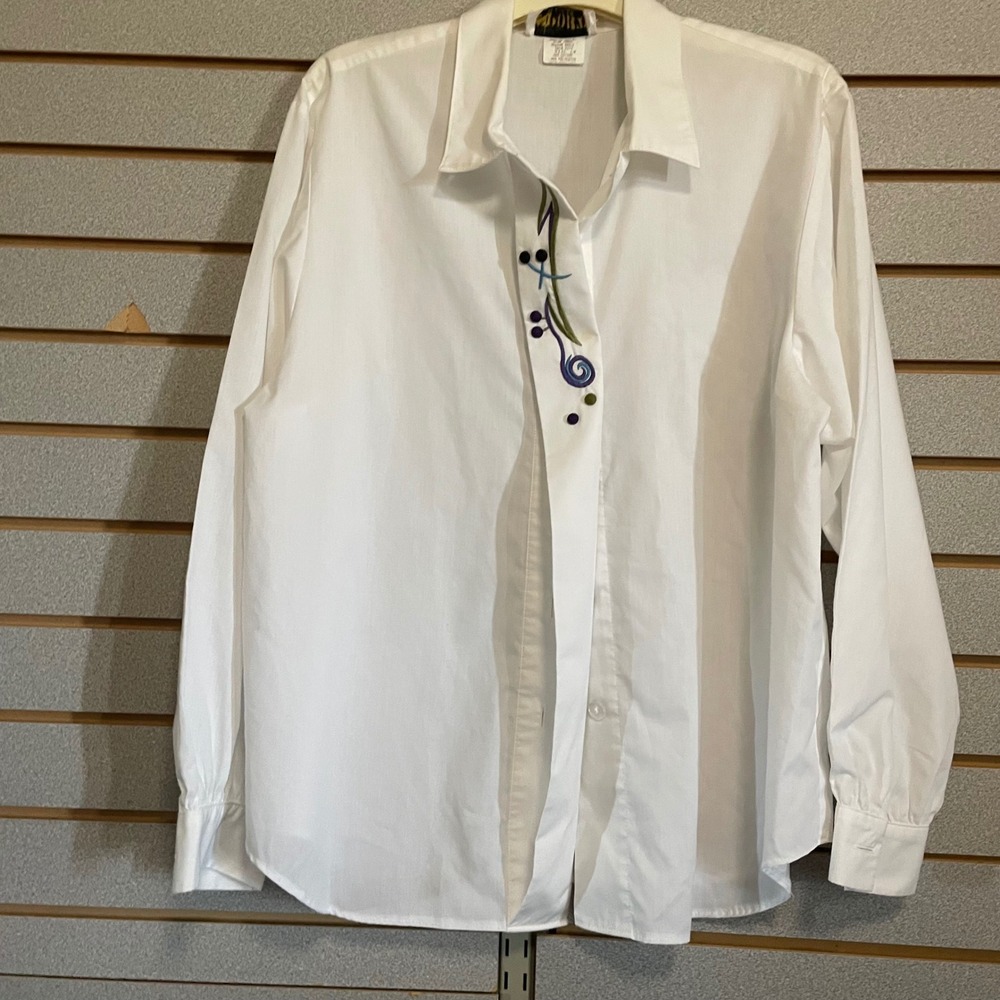 Sunny Sport by Sunny South White Embroidered Button Down Shirt
Sz‎ 14 women's